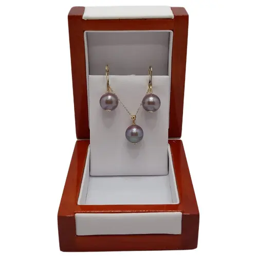 Set Kaskadda Colier cu Pandantiv si Cercei cu Perle Naturale Edison Lavanda AAA, Perle Rare de 12,5 – 13 mm si Aur Galben de 14k